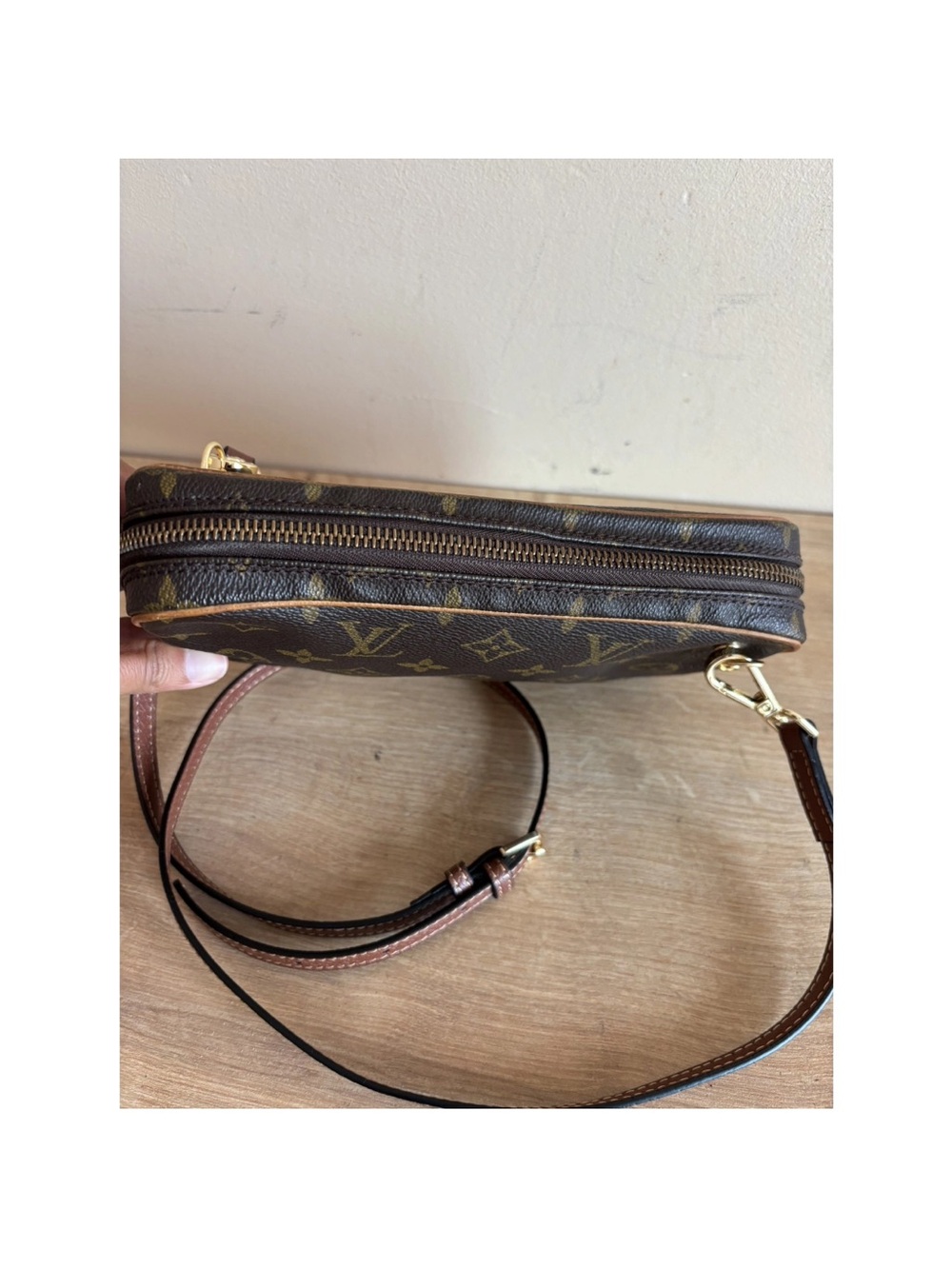 Authentic Louis Vuitton monogram crossbody bag - Picture 5 of 8